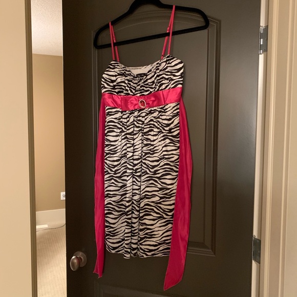Animal print evening dress with pink trim - Picture 2 of 5